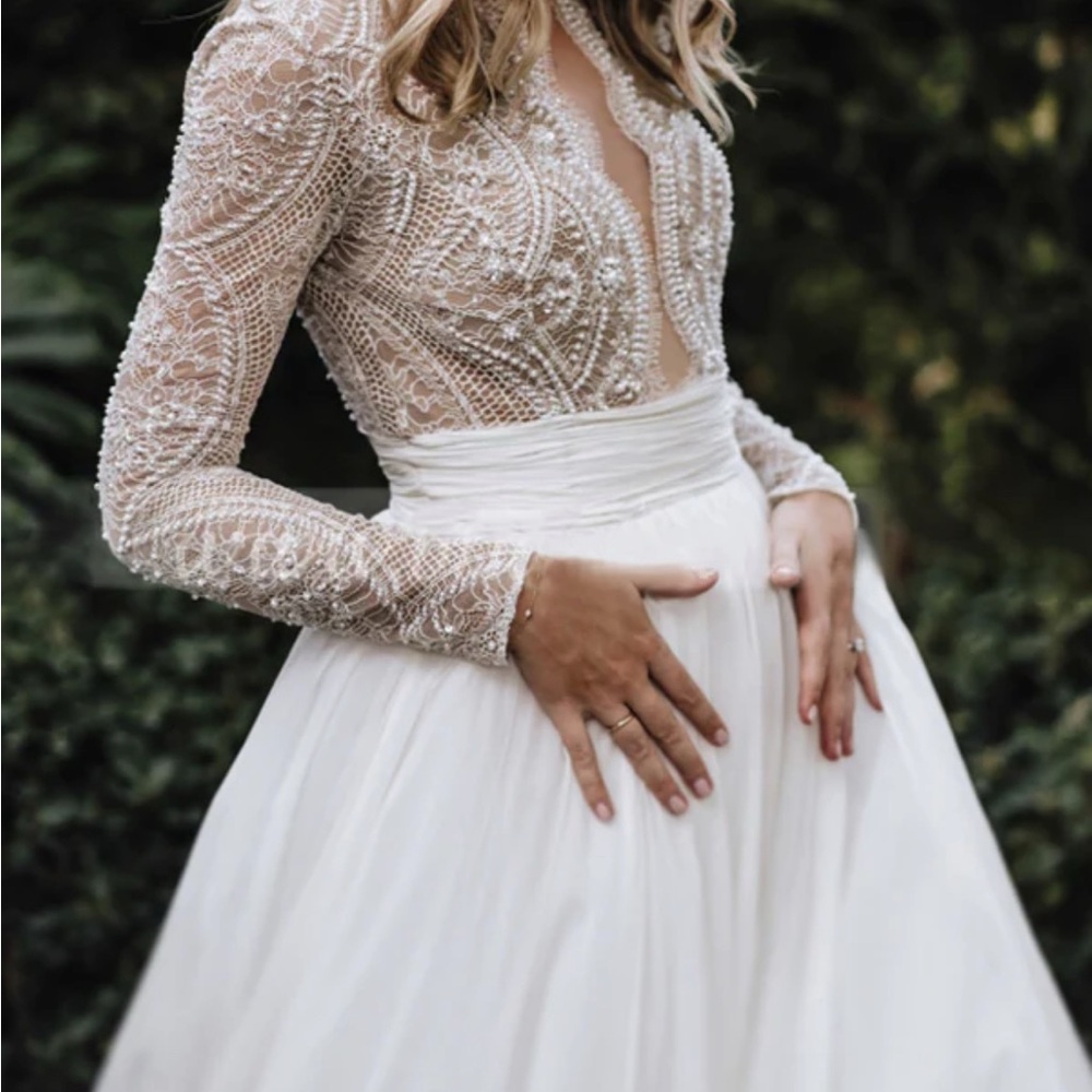 Elegant Lace Wedding Dress